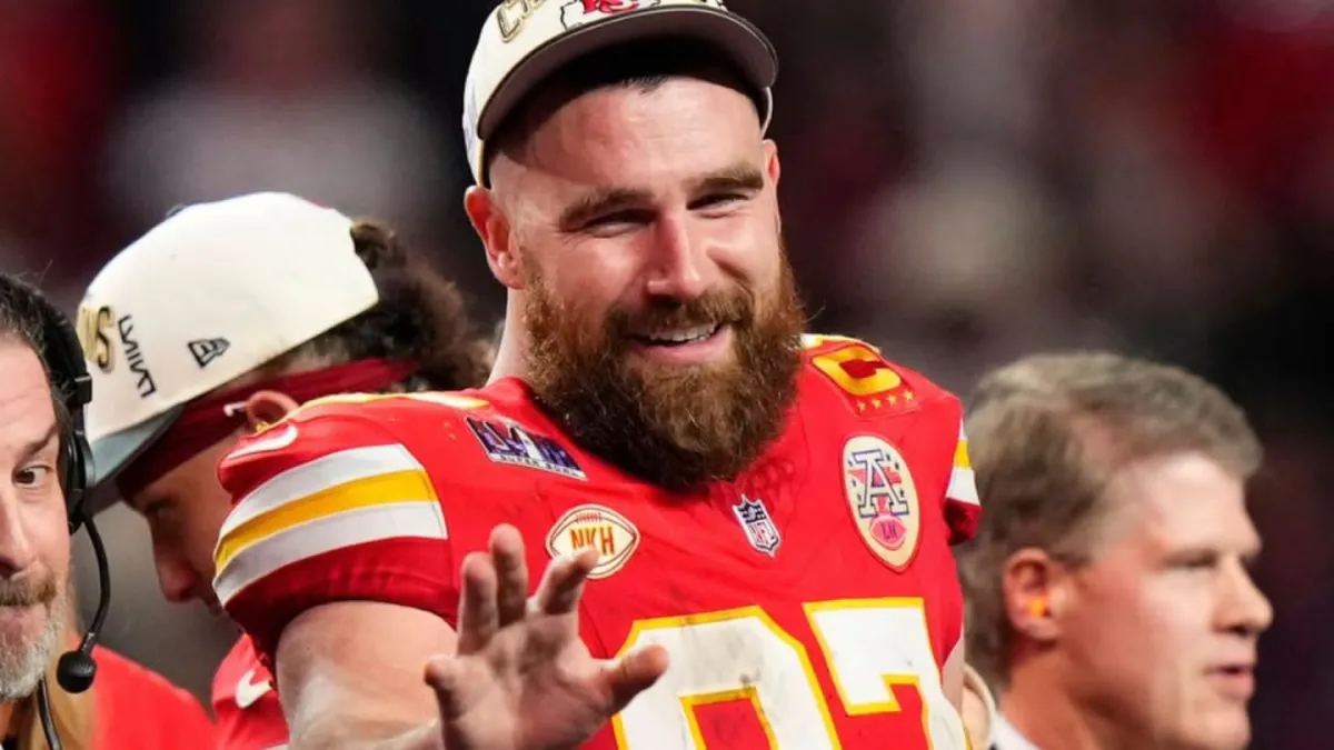 Travis Kelce firma extensión millonaria con Chiefs y seguirá en la NFL