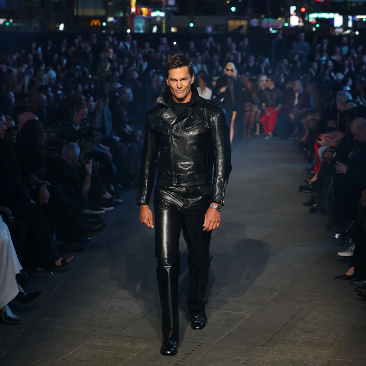 Tom Brady cambia el deporte por la moda y debuta como modelo en desfile de Gucci en Nueva York