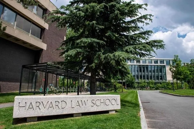 Harvard demanda al Gobierno de Trump tras recortes de financiación federal