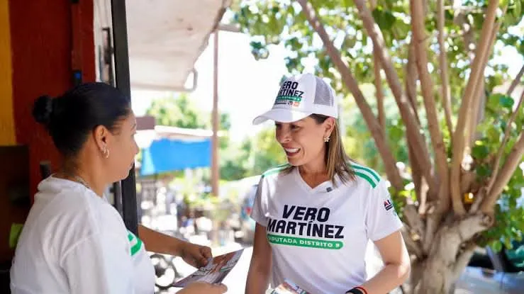 Vero Martínez recorre la colonia Carolinas del Distrito 9 en Torreón y presenta sus propuestas