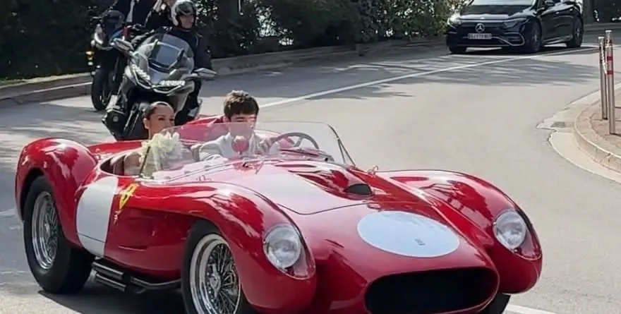 Charles Leclerc se casa en Mónaco y celebra a bordo de un Ferrari clásico valuado en 35 millones de dólares