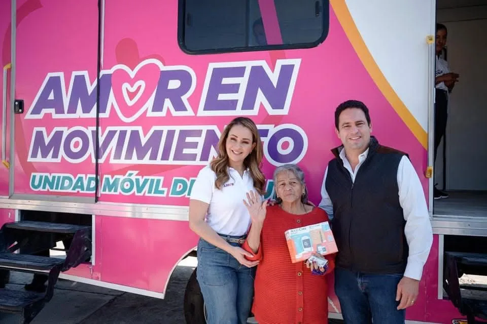 Alcalde Javier Díaz y Luly López encabezan la brigada 100 del programa “Amor en Movimiento” en Saltillo