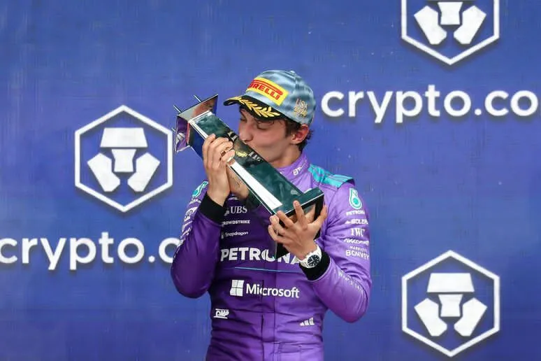 Con 3 victorias seguidas y 100 puntos, Antonelli gana en Miami; ‘Checo’ Pérez termina 16° sin unidades