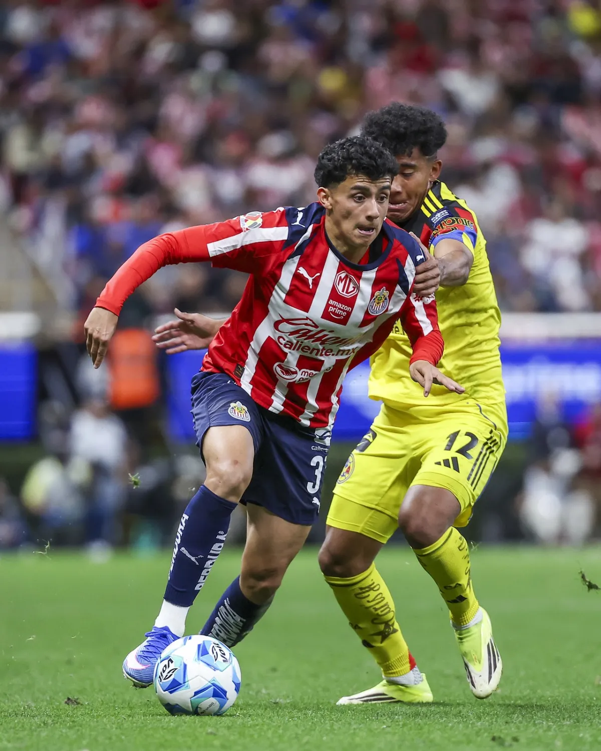 Chivas derrota al América en el Clásico Nacional para seguir invicto y como líderes