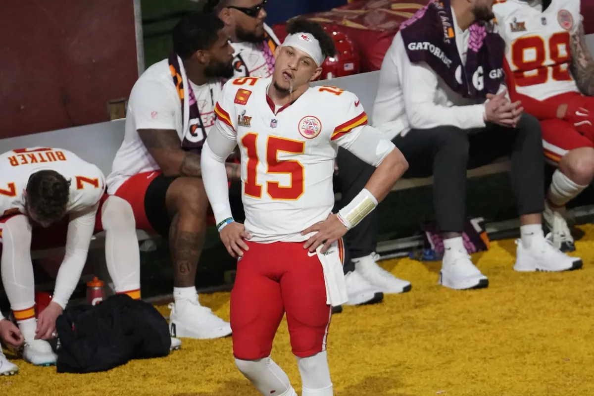 Mahomes vive su peor noche y Kansas City queda al borde de la eliminación