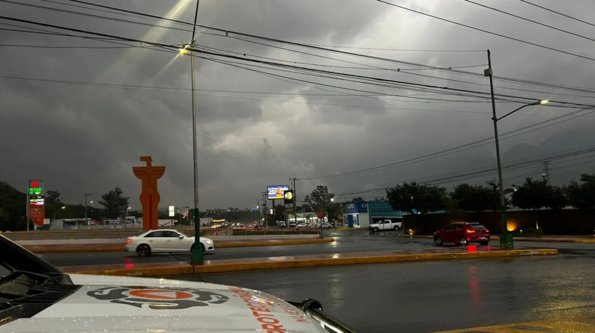 Lluvias elevan nivel del arroyo Topo Chico y activan alerta en Monterrey