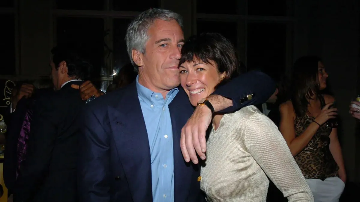 Ghislaine Maxwell ofrece hablar solo si recibe indulto de Trump en caso Epstein