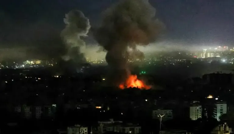 Israel bombardea el centro de Beirut y destruye edificio residencial
