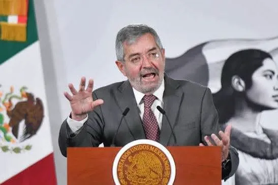 De la Fuente deja la SRE por salud; Velasco asume el cargo