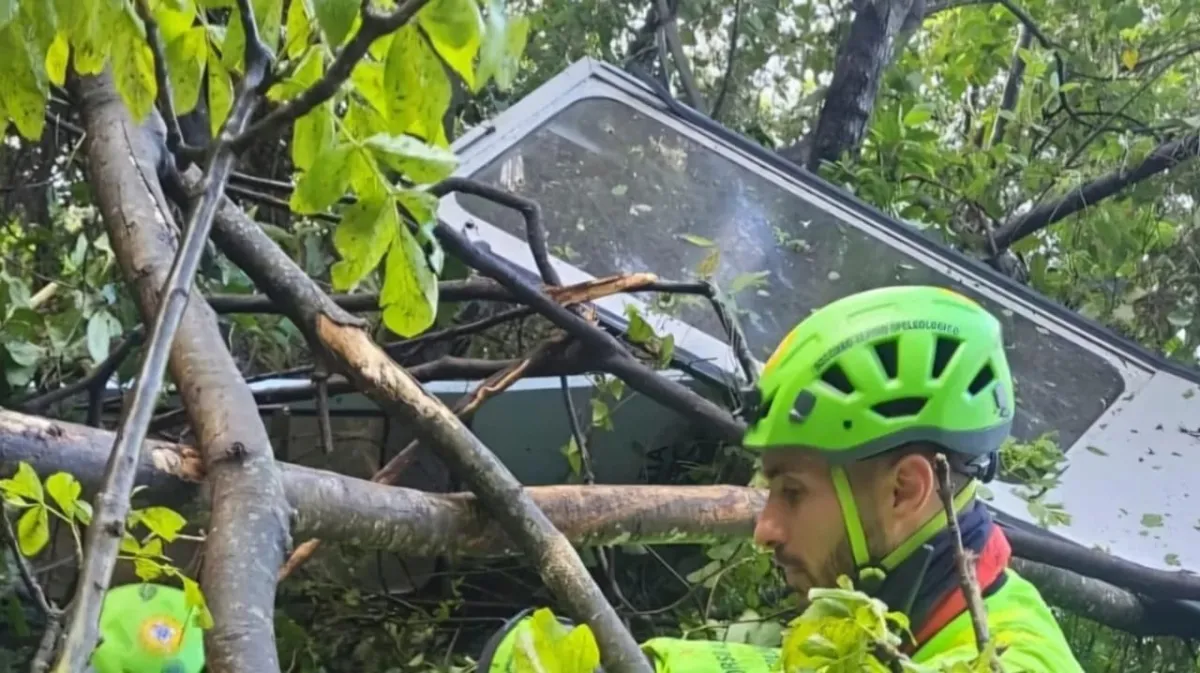 Accidente en teleférico de Nápoles deja al menos cuatro muertos y varios heridos