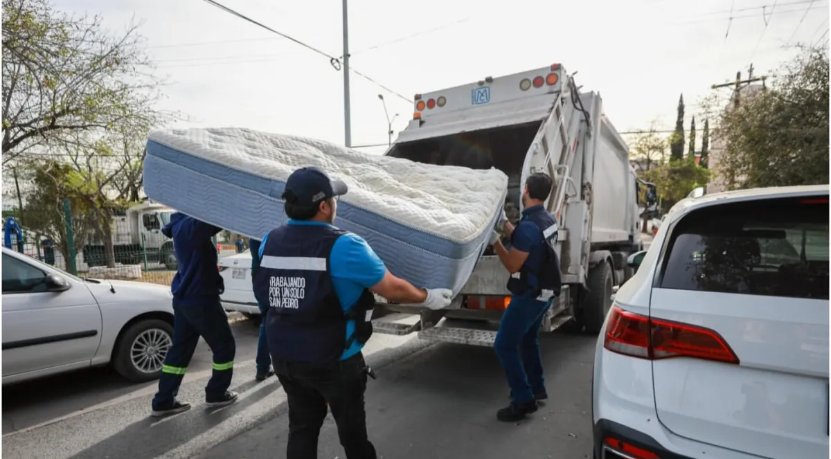 Realizan operativo de descacharrización en colonias de San Pedro