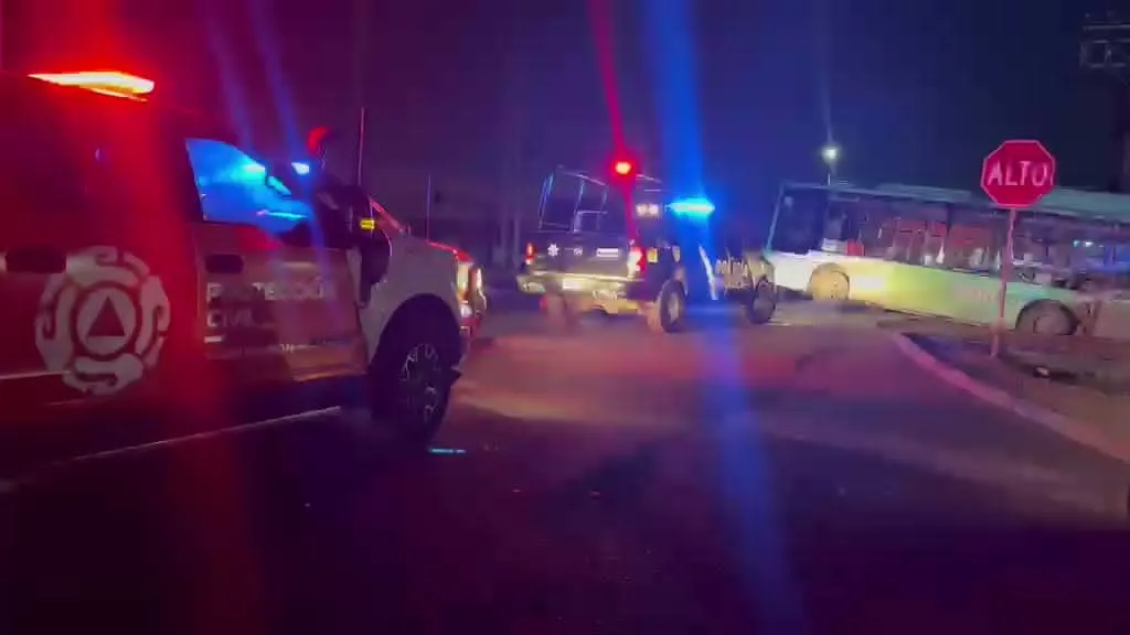 Tren impacta a camión de la Ruta 219 durante la madrugada en Apodaca
