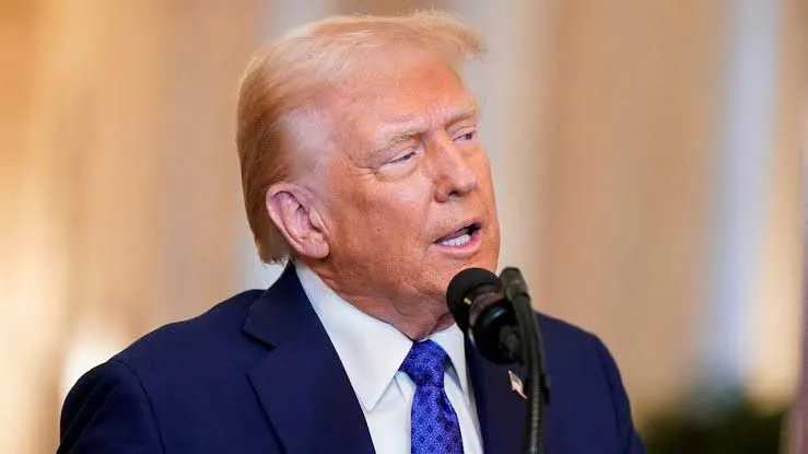 Trump amenaza con aranceles del 200% a la UE y califica sus políticas como abusivas