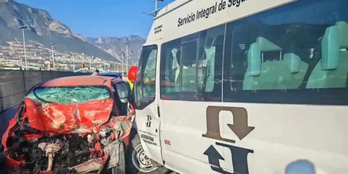 Muere conductor en trágico choque sobre paso elevado en San Pedro