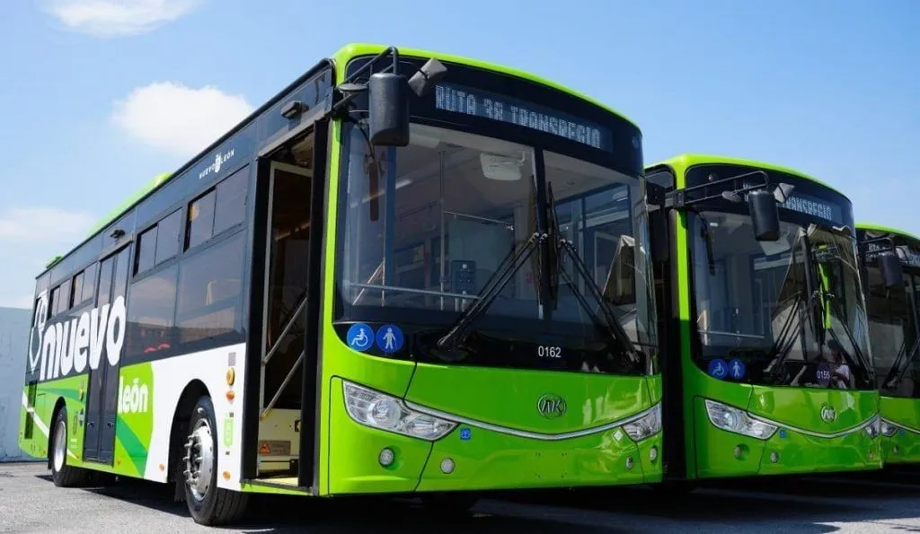 Nuevo León impulsa a mujeres como operadoras del transporte público
