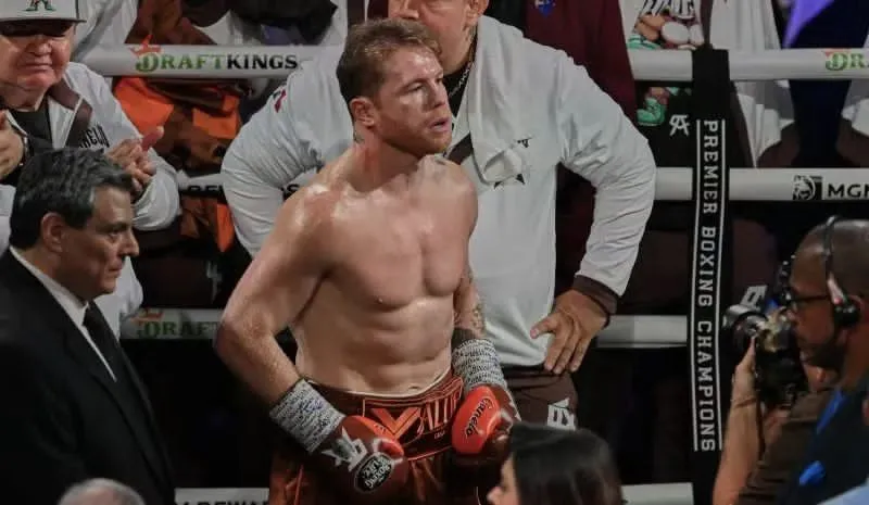 Canelo Álvarez recupera el trono supermediano tras el adiós de Terence Crawford