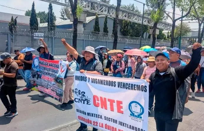 Paro nacional de maestros deja sin clases a más de 1.2 millones de estudiantes