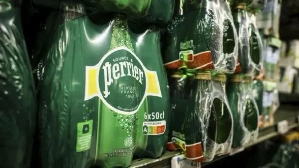 Francia encubrió el tratamiento ilegal del agua mineral embotellada por parte de Nestlé