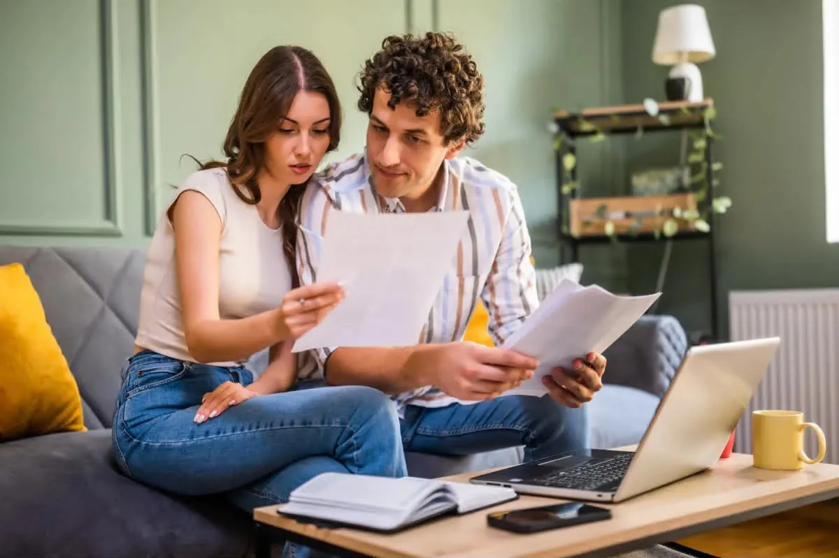 Vivienda cara hace que jóvenes pospongan tener hijos