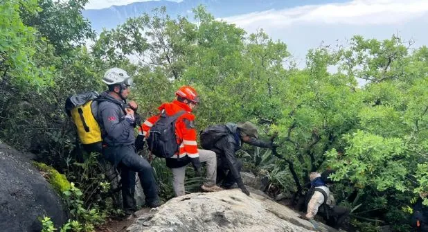 Aumentan rescates en cerros de Nuevo León tras auge de paisajes en redes sociales