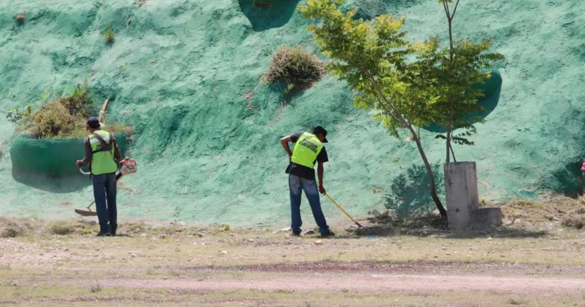 Detenidos limpian plazas y calles en Saltillo