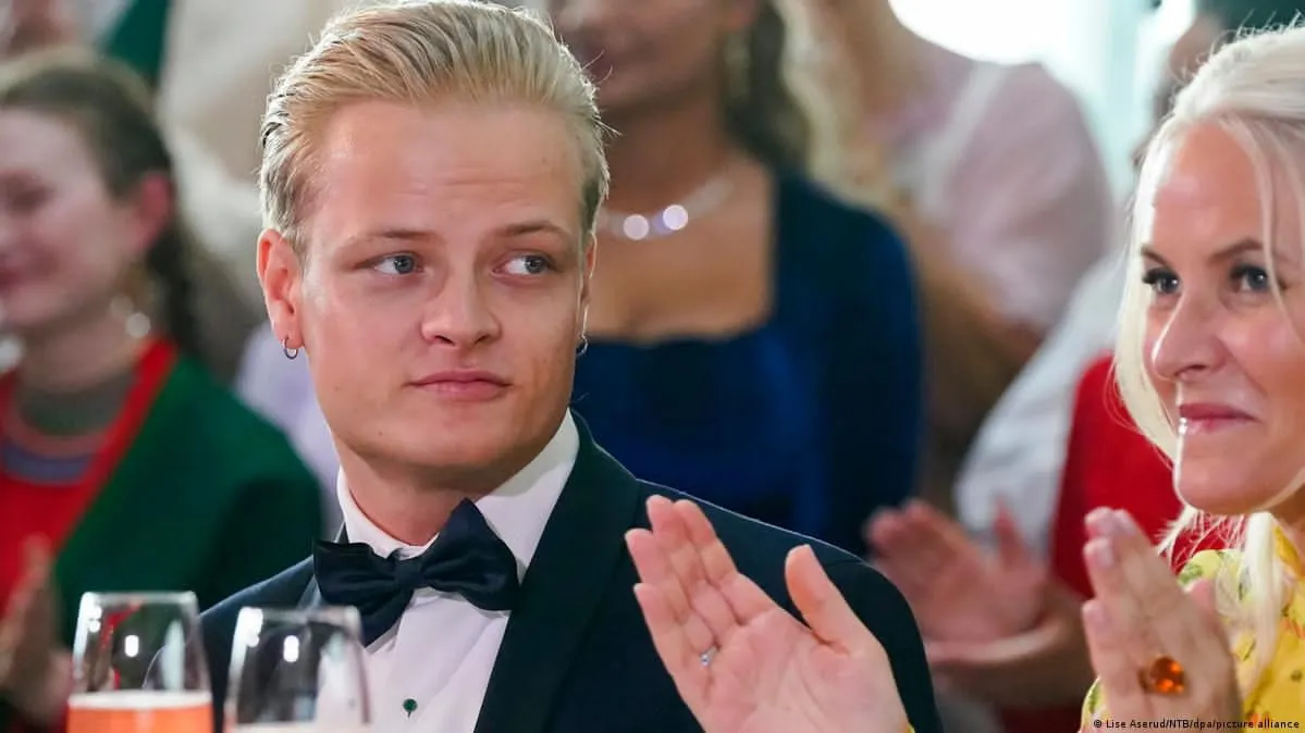 Detienen al hijo de la princesa heredera de Noruega antes de enfrentar juicio por delitos sexuales