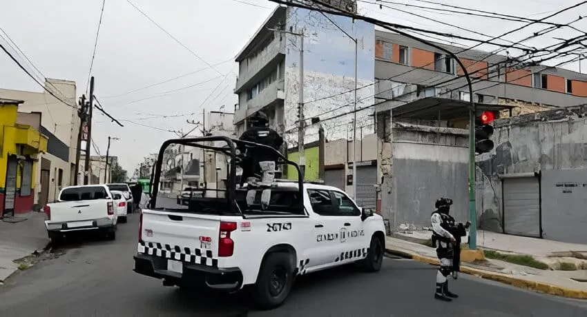 Descubren punto clandestino de migrantes en Monterrey; 33 extranjeros son asegurados