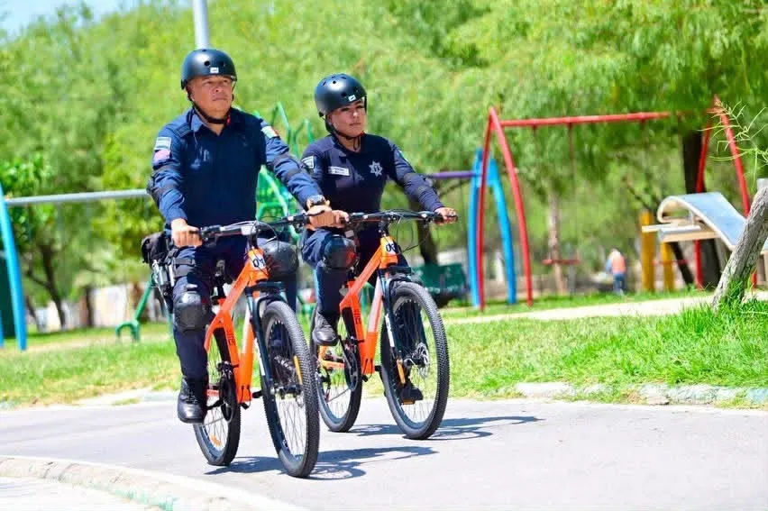 Refuerzan vigilancia en parques de Torreón con policías en bicicleta