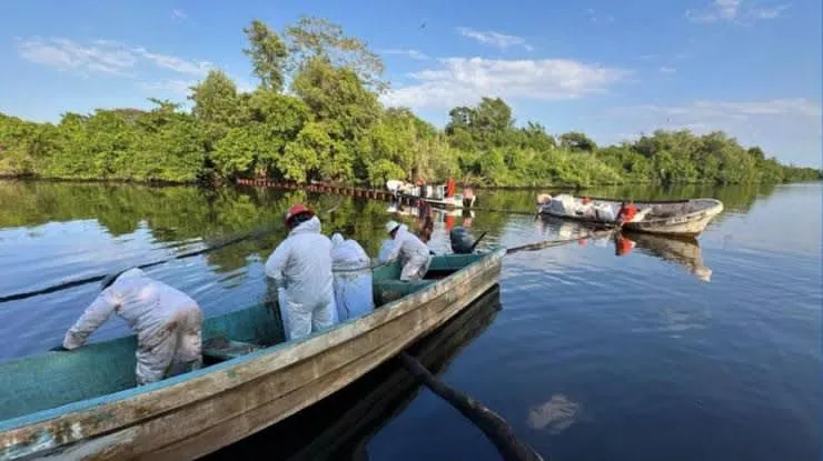 Nuevo derrame de hidrocarburos en la refinería Dos Bocas activa operativo en Tabasco