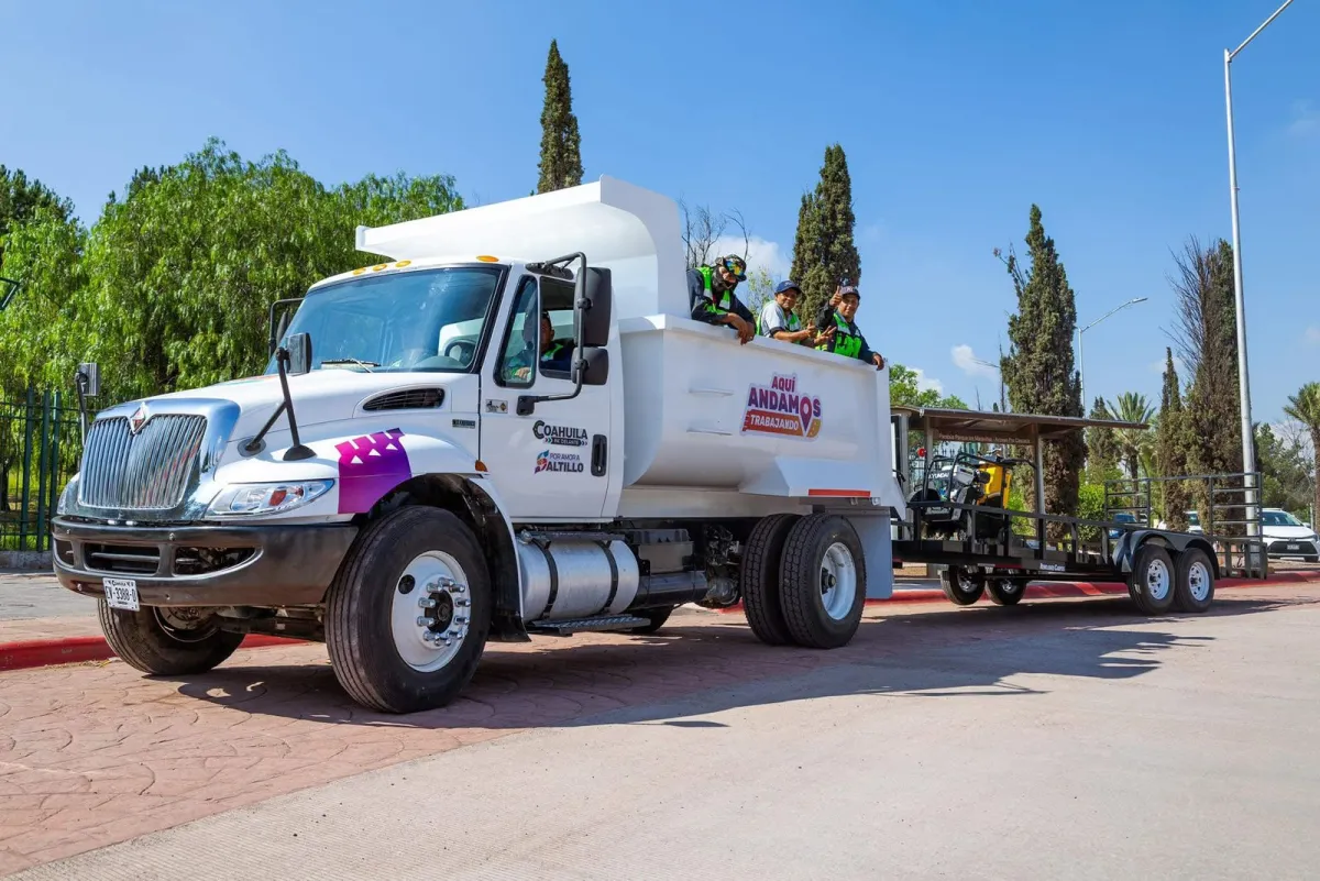 Refuerzan labores de bacheo con nueva maquinaria y más de 40 mil reparaciones en Saltillo en 2025