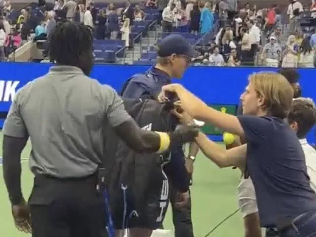 Intentan abrir la mochila de Jannik Sinner en pleno US Open; guardia frustra el robo