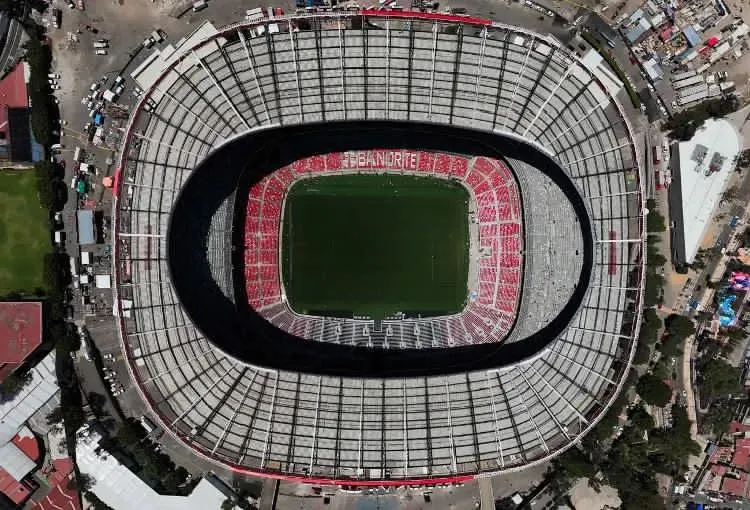 Estacionamiento en el Azteca desata polémica por precios elevados en regreso de América, alcanza los 1,139 pesos