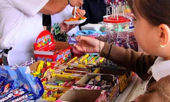 Torreón intensifica operativos para retirar vendedores ambulantes de comida chatarra cerca de escuelas