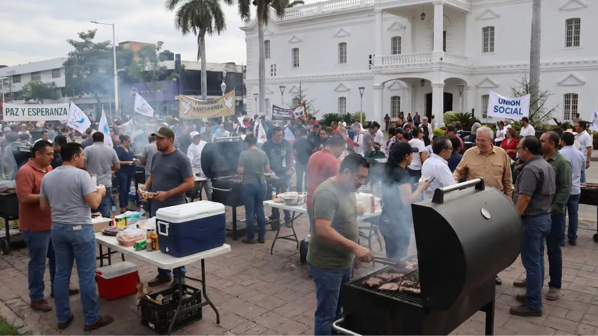 Culiacán convierte una carne asada masiva en protesta tras salida de Rocha Moya