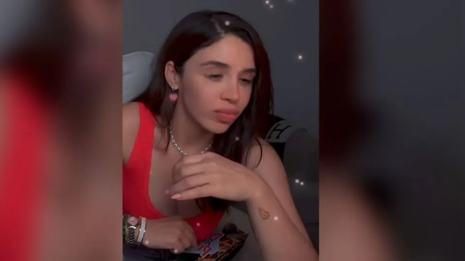 Emma Coronel monetiza TikTok y sus transmisiones generan dudas sobre el origen de los recursos