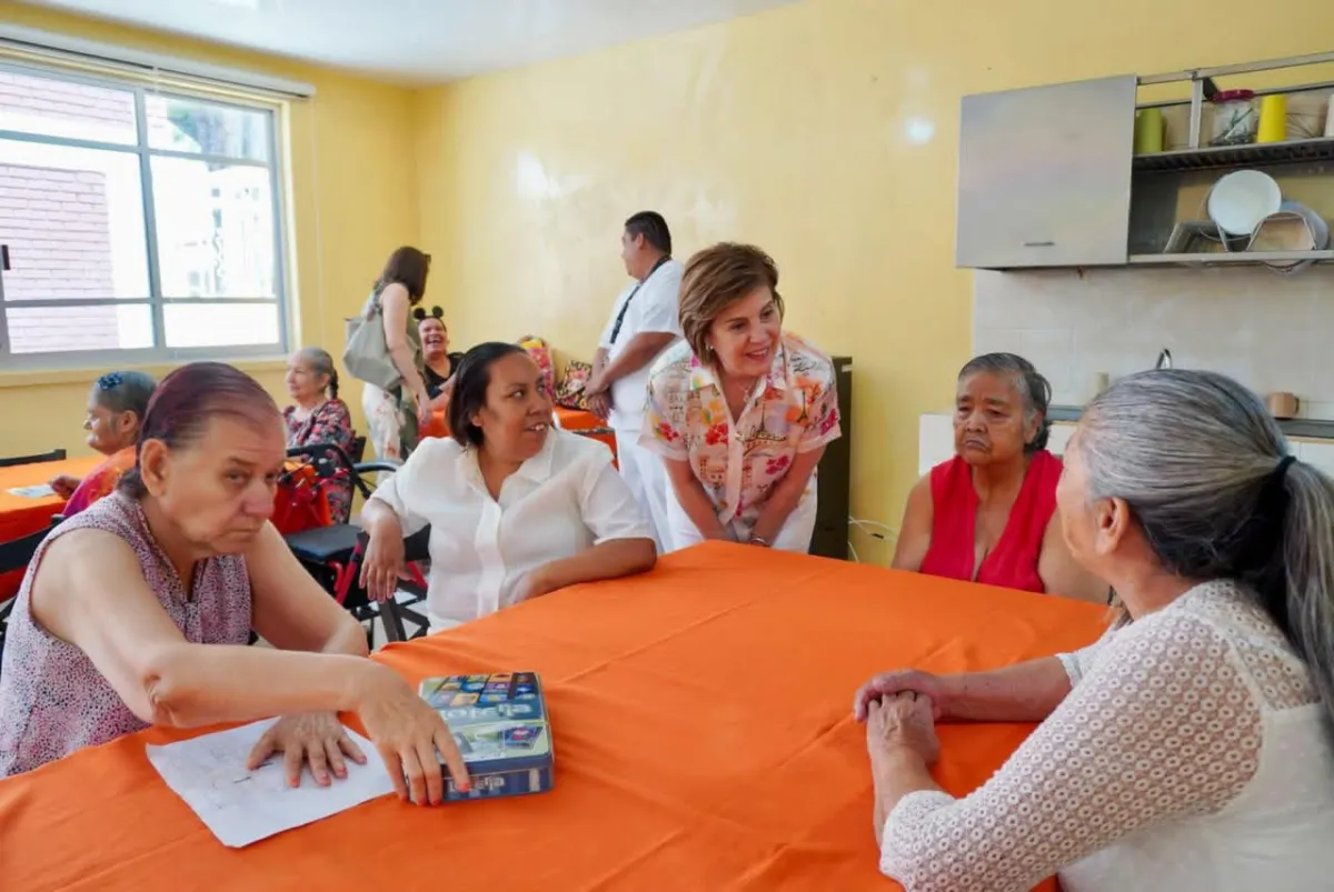 DIF Torreón entrega sillas de ruedas y respaldo económico al Hospital Vilaseca de La Laguna, Casa de la Madre Lola A.C