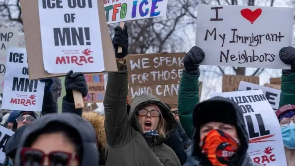 Tensiones escalan en Minneapolis tras amenaza de Trump de usar al Ejército contra protestas por ICE