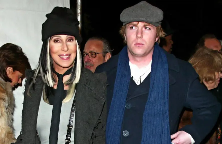 Cher vuelve a solicitar tutela sobre las finanzas de su hijo por agravamiento de su adicción