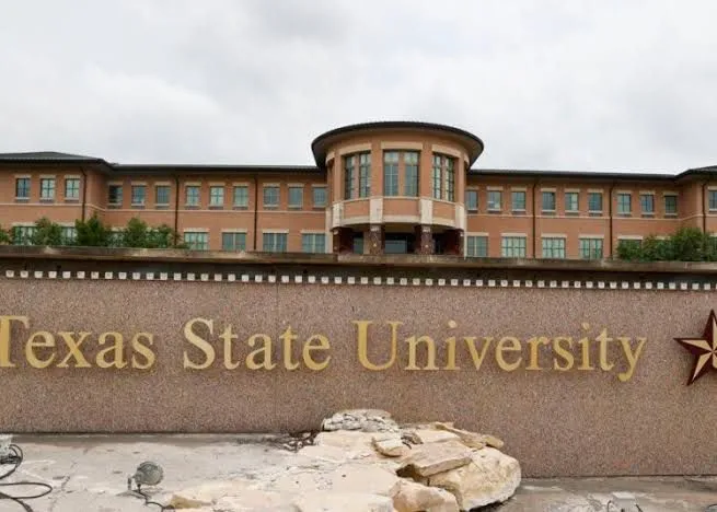 Texas ordena identificar a estudiantes indocumentados