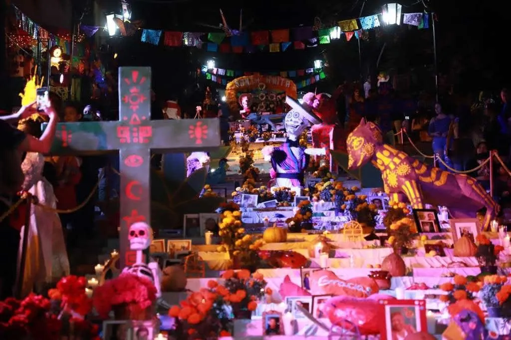 Invita alcalde Javier Díaz a la inauguración del altar monumental en Santa Anita, dentro del Festival Ánimas del Desierto 2025