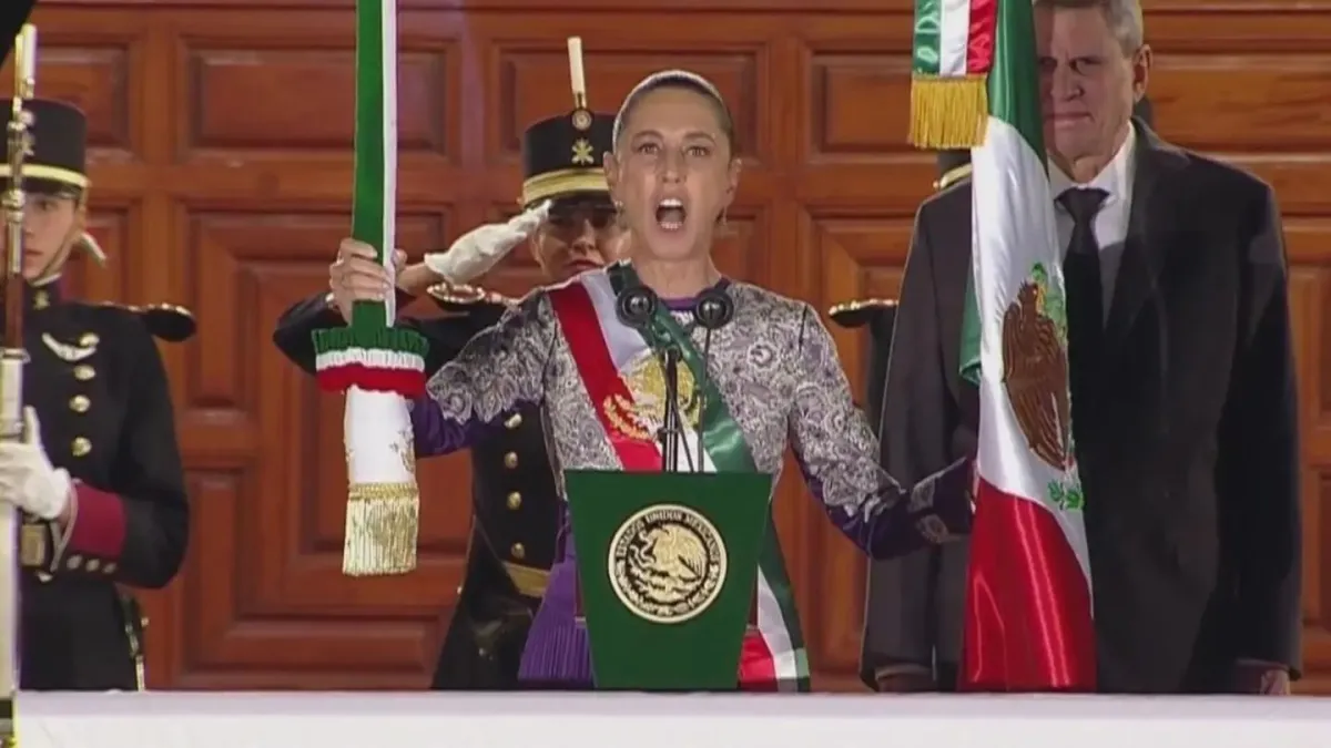 Claudia Sheinbaum encabeza el Grito de Independencia en Palacio Nacional ante miles de mexicanos