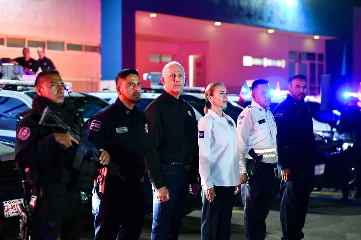 Román Alberto Cepeda González realiza pase de lista a elementos de la Policía de Torreón y de Tránsito y Vialidad