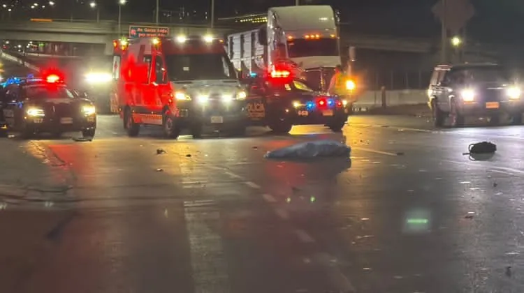 Hombre muere arrollado al intentar cruzar la Carretera Nacional; conductora queda retenida