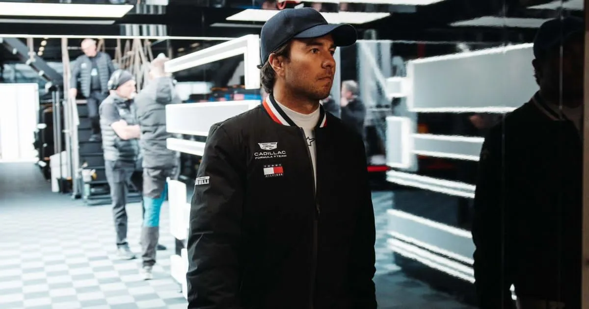 Checo Pérez reconoce fallas técnicas en Cadillac durante pruebas en Barcelona