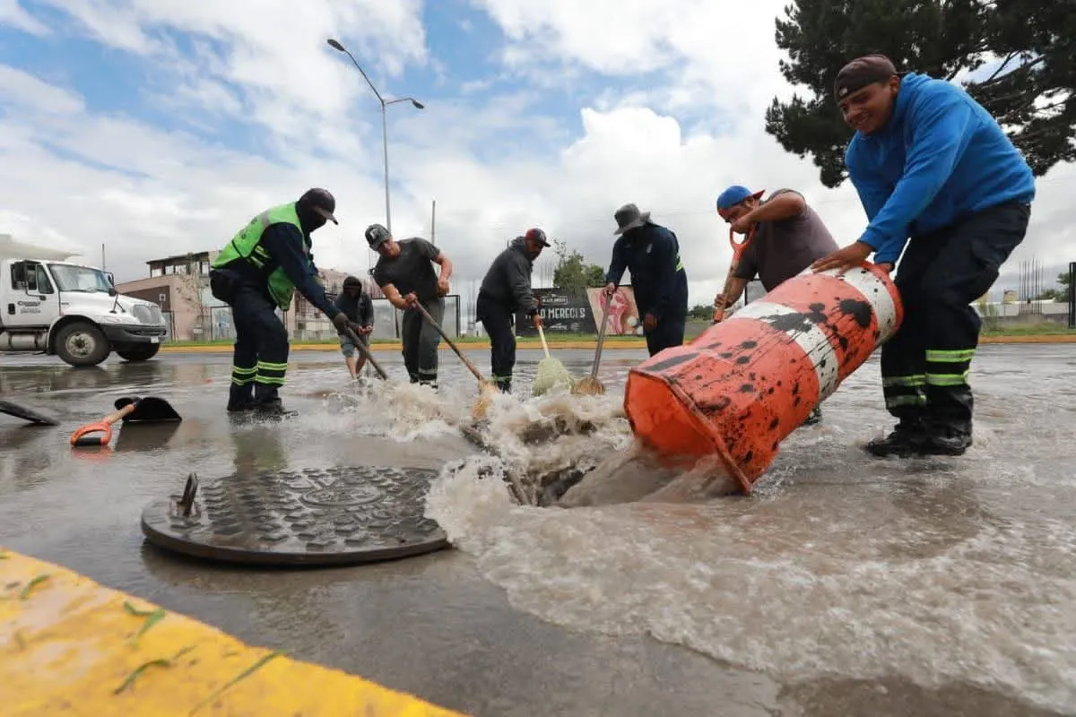 Refuerzan labores de limpieza y reparación tras lluvias en Saltillo