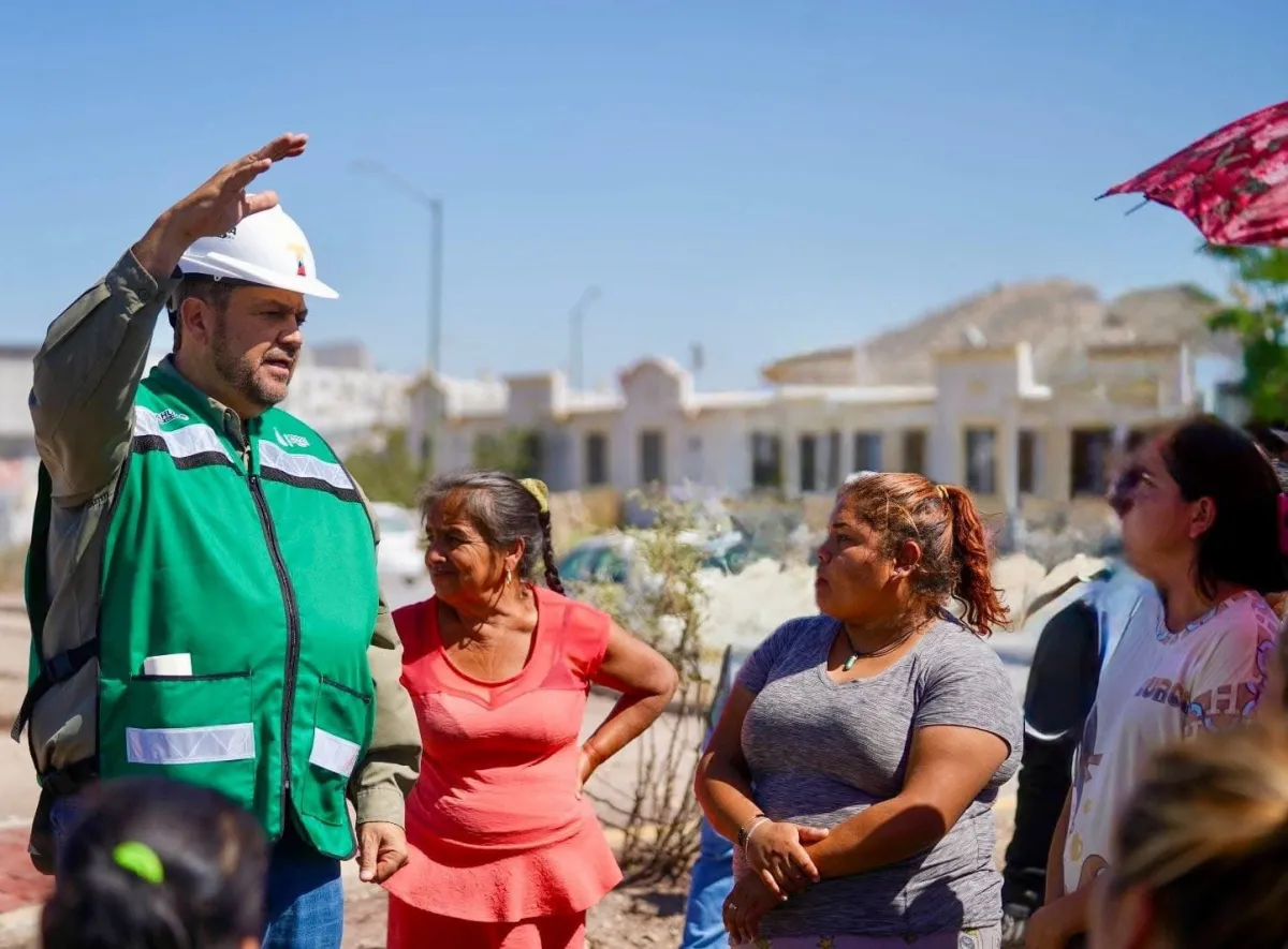 Supervisa Tomás Gutiérrez construcción de nueva plaza en Urbivilla del Real