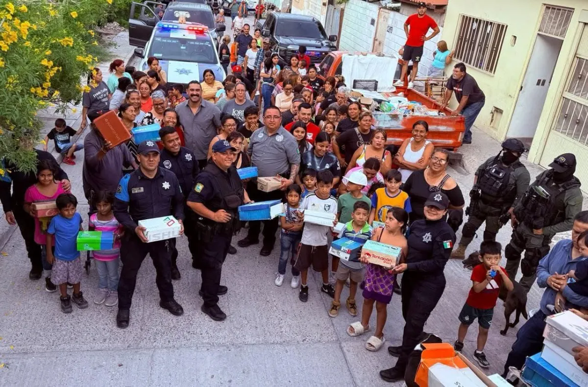 Corporaciones estatales reparten más de 3 mil pares de zapatos en colonias vulnerables de Torreón