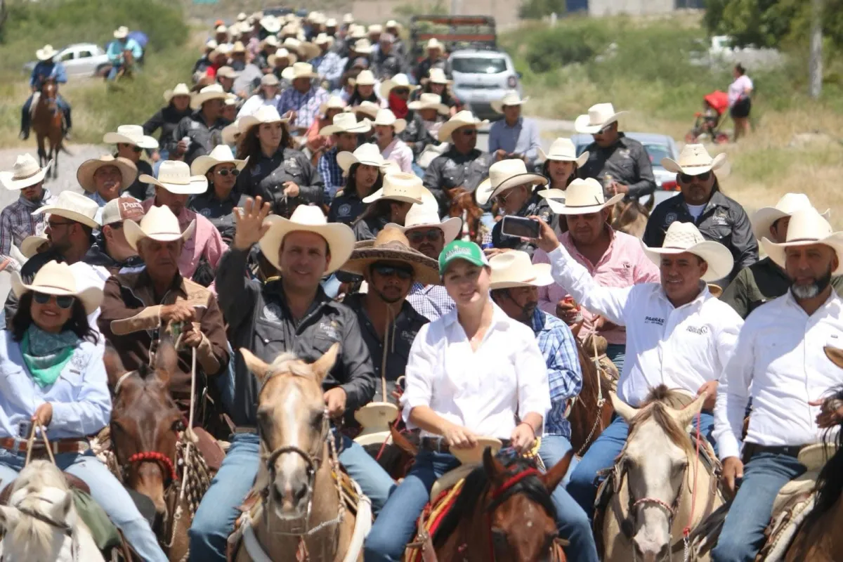 Celebran la 25ª Cabalgata General Cepeda–Parras con más de 350 jinetes