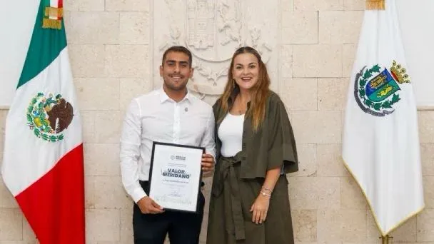 Entregan Premio “Valor Meridano” a Capitán Roger Alonso Castillo tras salvar 215 vidas en vuelo de Viva Aerobus