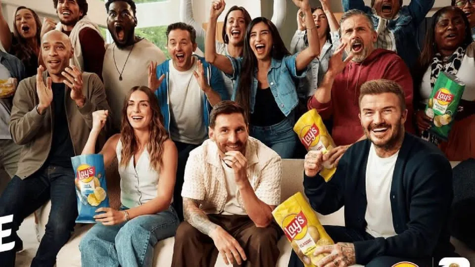 Messi protagoniza comercial de Lay’s junto a Alexia Putellas, Beckham, Thierry Henry y Steve Carell y desata furor en redes